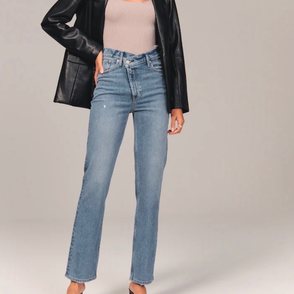 Abercrombie & Fitch Denim - Abercrombie Curve Love Ultra High Rise 90s Straight Jean *TikTok famous jeans*